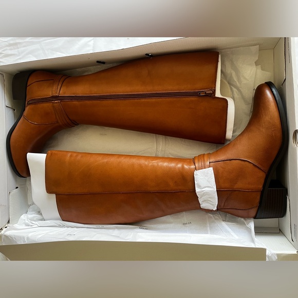 Adorable Aldo boots - Picture 1 of 2